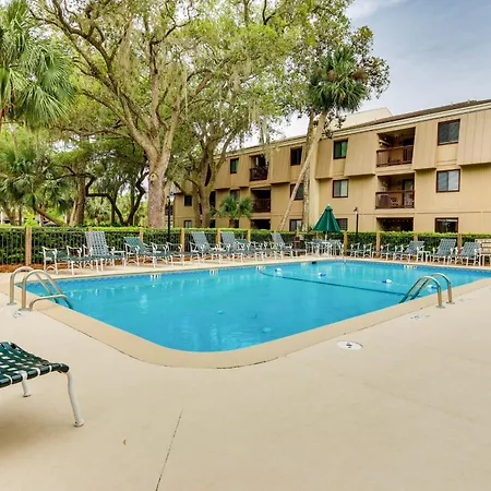Hilton Head Getaway With Balcony - Walk To Beach!
